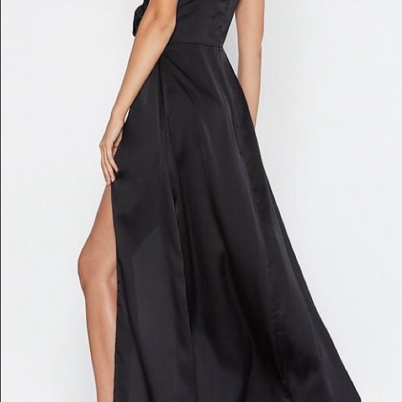 Black Satin Style Holiday Dress ✨ - Picture 4 of 6